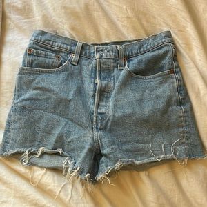 Womens Levis 501 shorts size 28